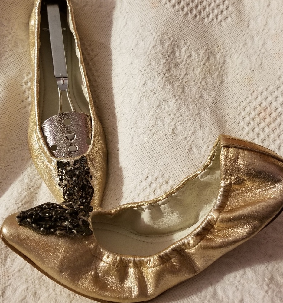 Elie Tahari stretch ballet flat 7 pointy toe gold